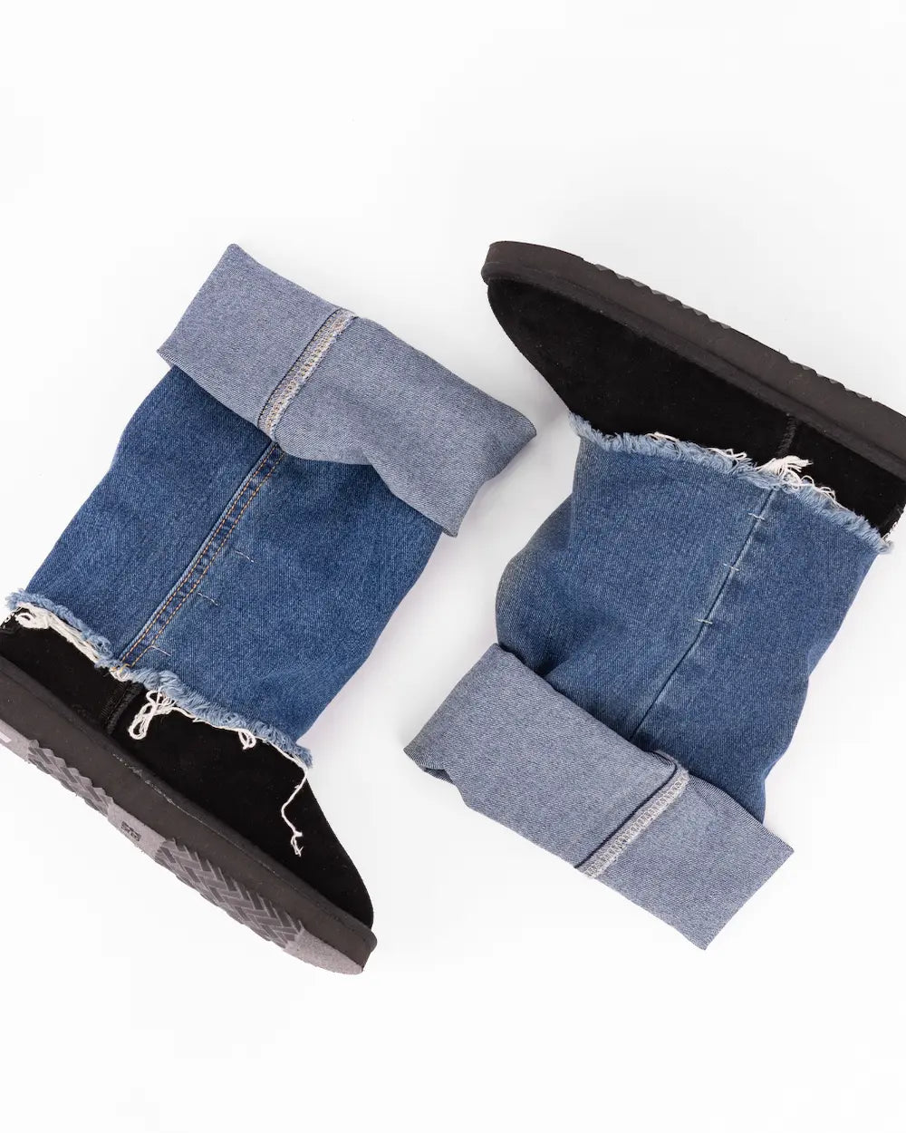 Stivaletto nero personalizzato da SEDDYS con tessuto jeans scuro riciclato