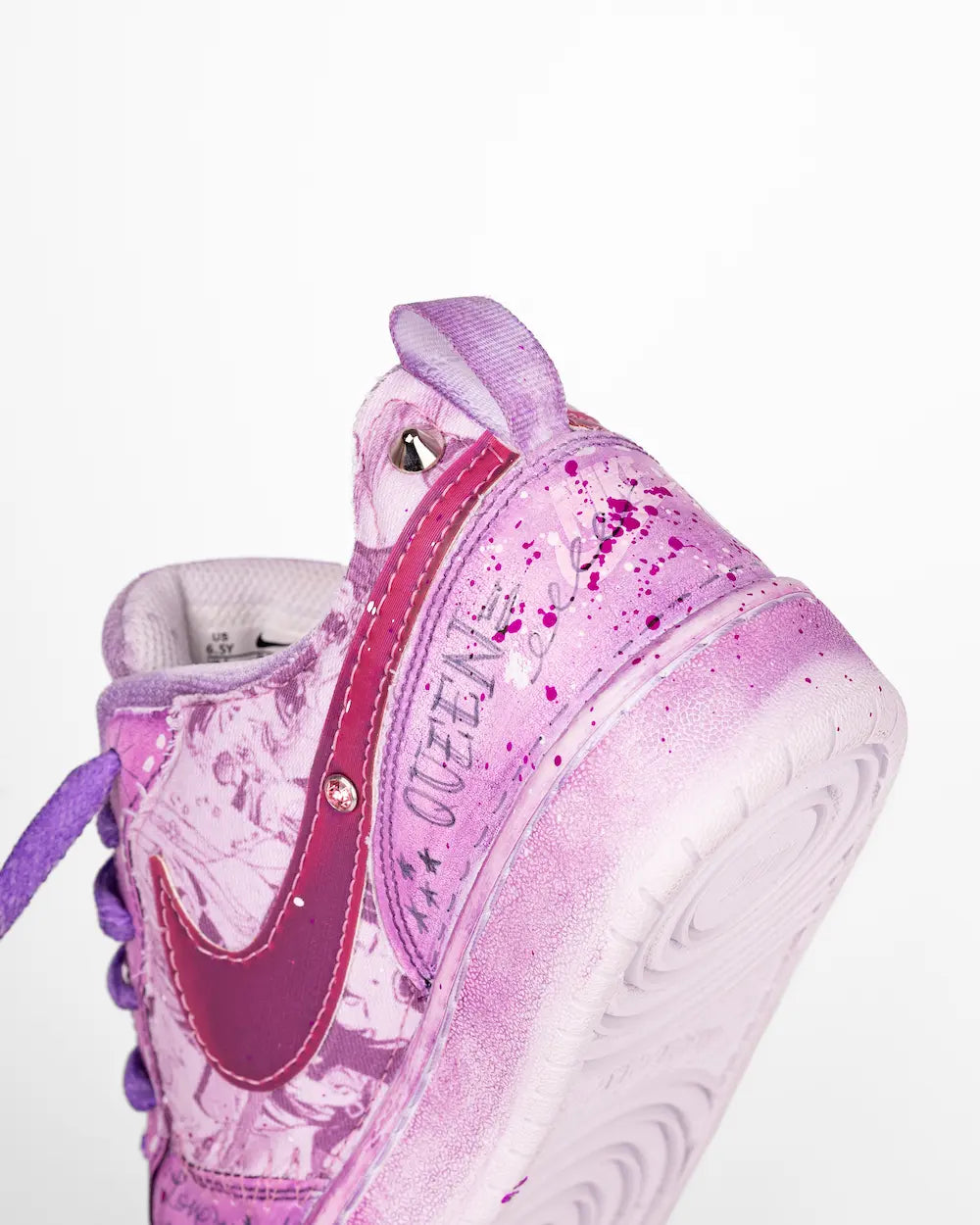 Nike Court Vision personalizzate di SEDDYS, rosa e viola con vernice, tessuto e borchie