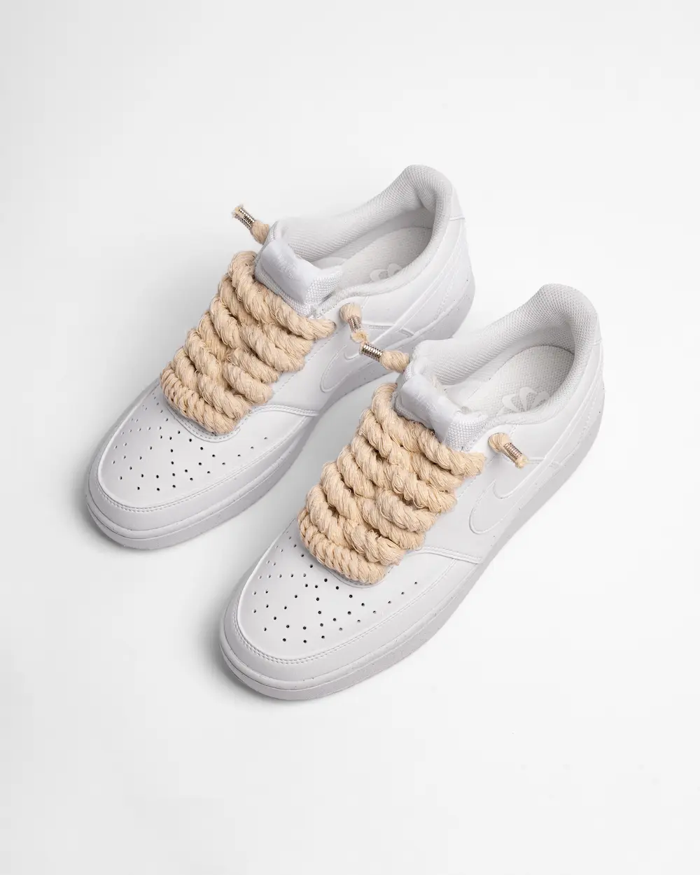 Nike Court Vision personalizzata con lacci in corda beige