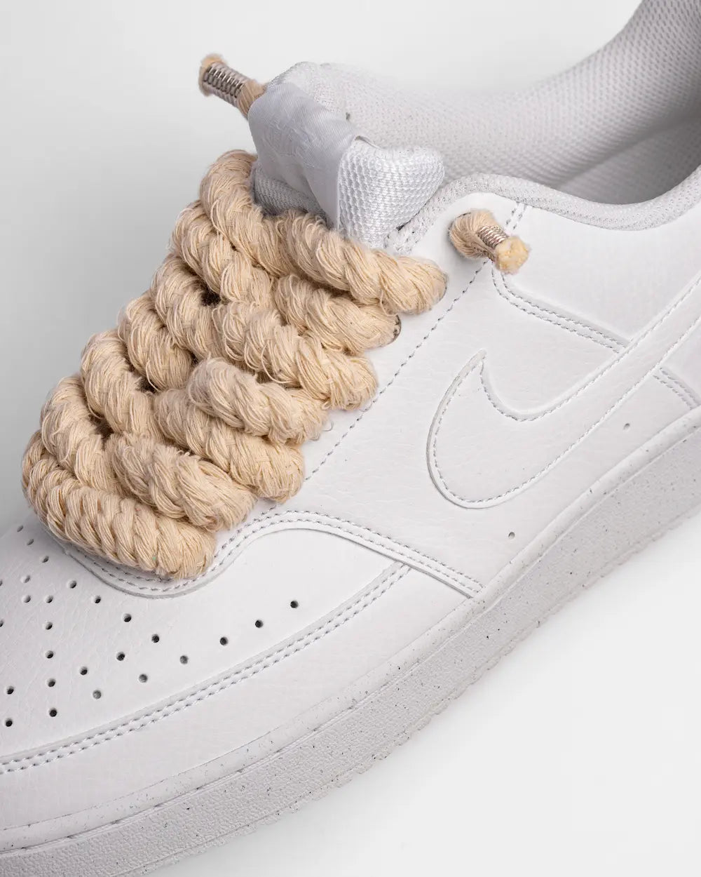 Nike Court Vision personalizzata con lacci in corda beige