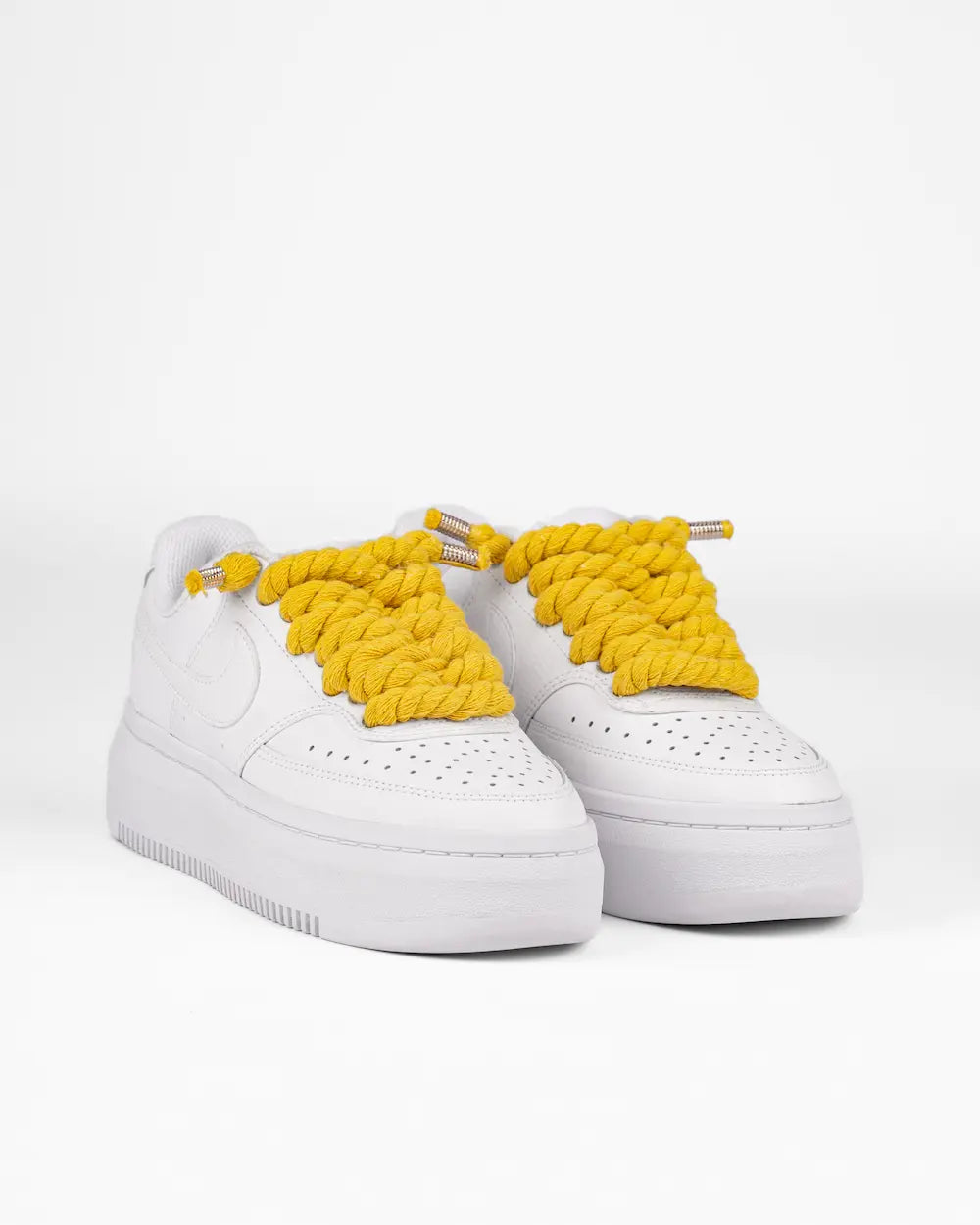Nike Court Vision Platform personalizzata con lacci in corda grossi gialli