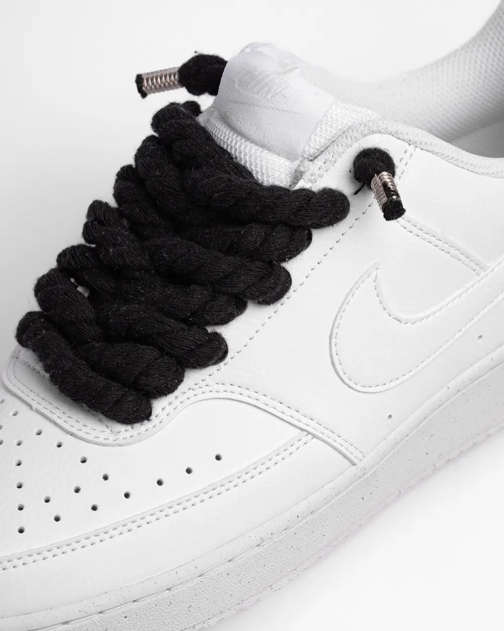 Nike Court Vision personalizzata con lacci in corda neri