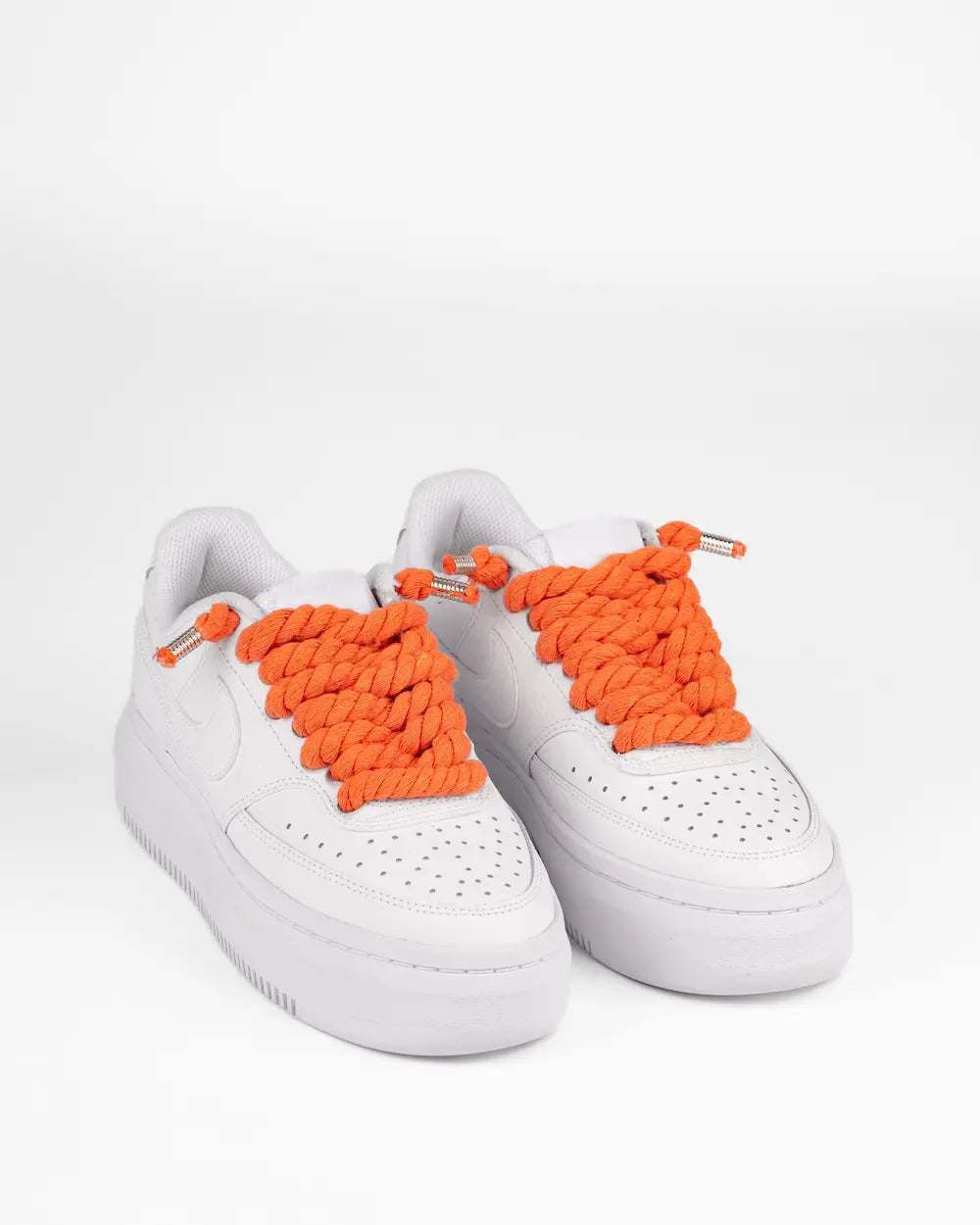 Nike Court Vision Platform personalizzata da SEDDYS con lacci in corda arancione