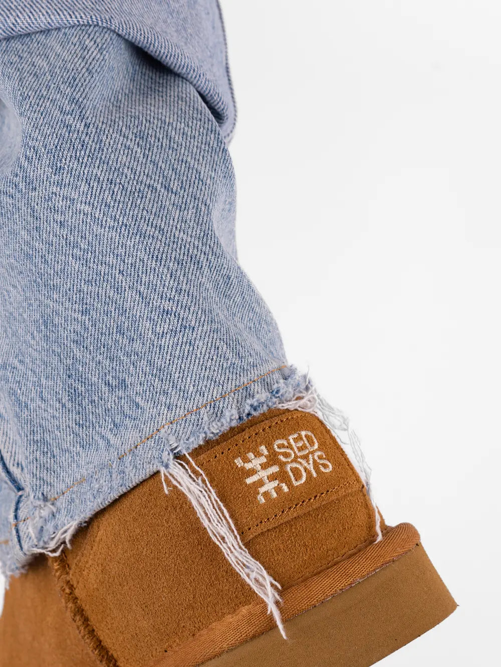 Stivaletto marrone chiaro personalizzato da SEDDYS con tessuto jeans riciclato